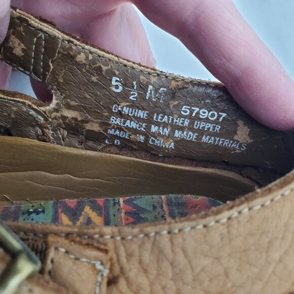 ✨ VINTAGE TREASURE ALERT! | 1970s Leather T-Strap Boho Chic flats ✨5.5 - Picture 5 of 7